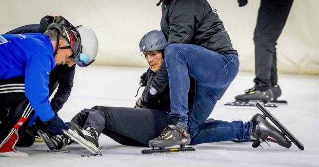 Princess Margriet Falls On The Ice Rink - Netherland