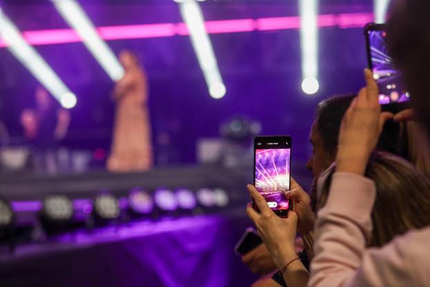 Zagreb: U Areni Zagreb održan koncert "Progledaj srcem"