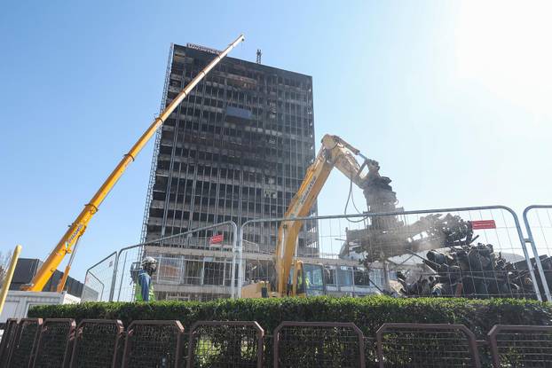 Vjesnikov neboder radnici pripremaju za rušenje