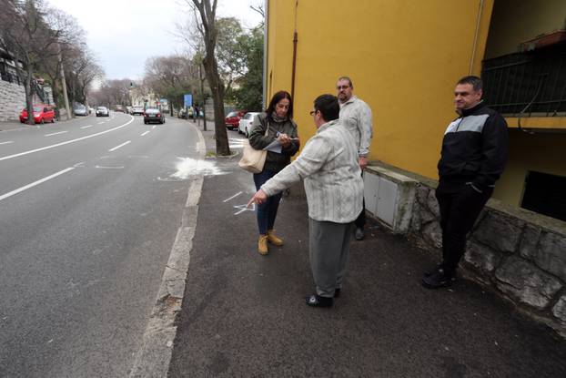 Rijeka: Taksijem "pokosio" dvije Å¾ene i zabio se u zid kuÄe