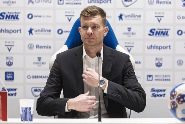 Osijek: NK Osijek predstavio novoga trenera Simona Rožmana