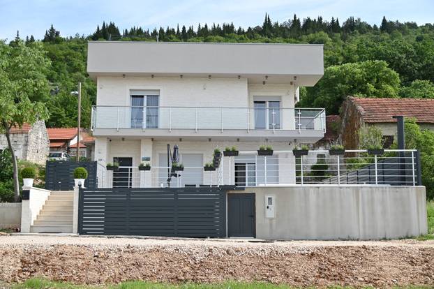 FOTO Moderne spavaće sobe, grijani bazen, jacuzzi: Evo kako izgleda vila Nede Ukraden...