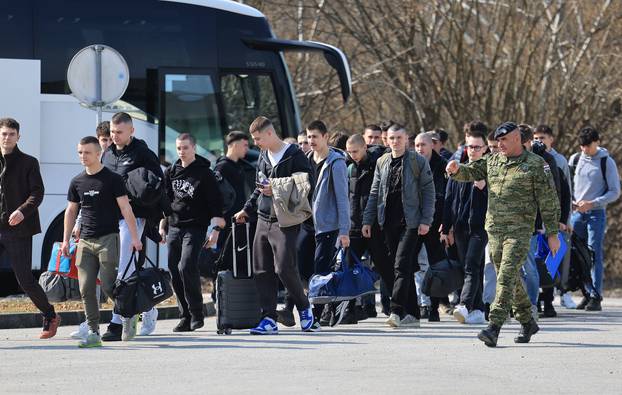 Ministar Anušić i general Kundid na prvom danu TVO-a na Slunju