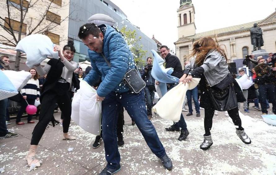 Dvjesto se ljudi potuklo usred Cvjetnog trga i to - jastucima