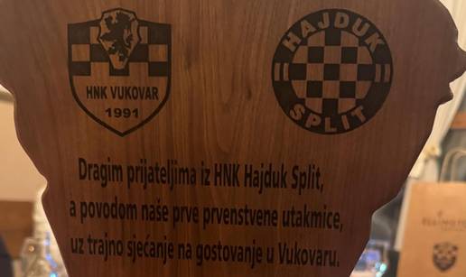 Vukovarci darivali Hajduk uoči utakmice. Slavonija u bijelom