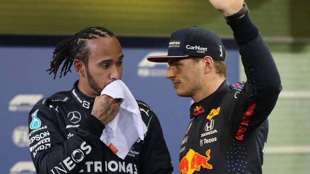 Hamilton o Verstappenu: Često prelazi granicu dozvoljenog u vožnji, ponaša se kao naslinik