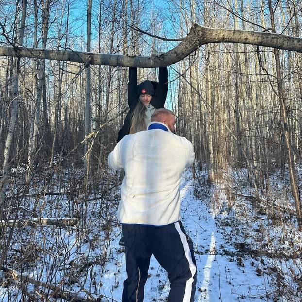 FOTO Najjači čovjek na svijetu ima 206 cm, a ljubi konobaricu od 157 cm. Tragedija ih zbližila...