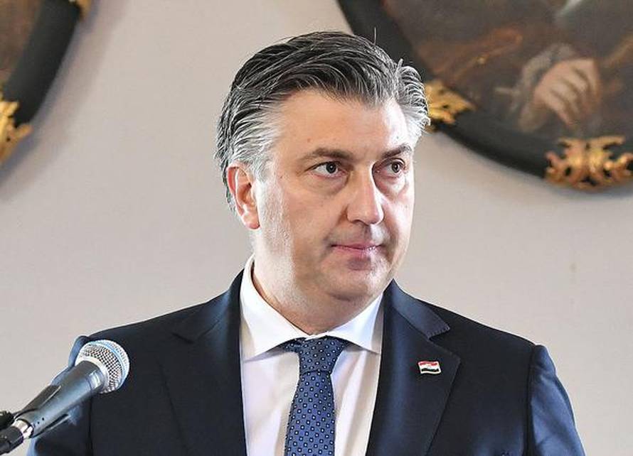 Plenković u posjetu Dvorcu Trakošćan gdje je uručeno 17 ugovora o sanaciji klizišta