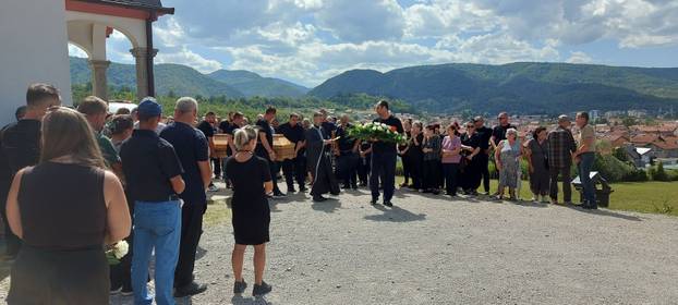 FOTO TUGA U KOTOR VAROŠU Pokopali Draganu (34) koja je poginula u buktinji kod Omiša