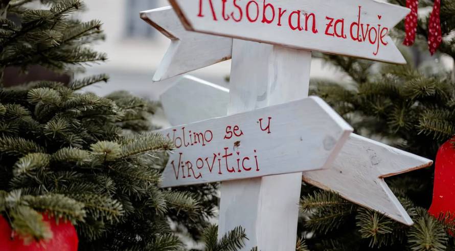 Svi fotkaju Love Park: Mladi Virovitičani pomogli urediti gradski park za Valentinovo