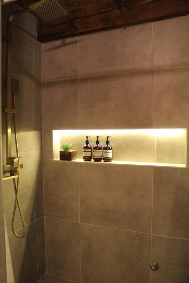 FOTO Ova kuća blizu Zagreba pravi je raj - filmove možete gledati iz bačve za kupanje!