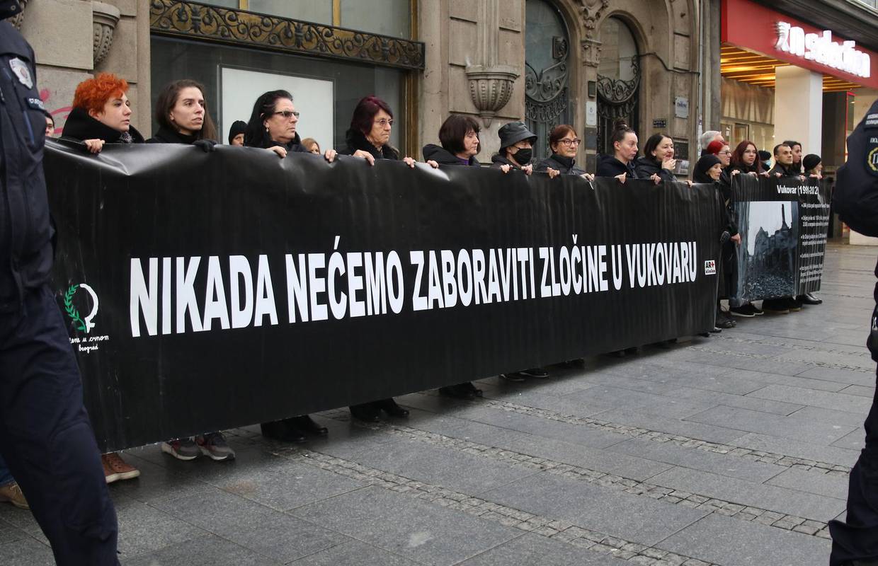 Udruga Žene u crnom održala komemoraciju za žrtve Vukovara u središtu Beograda