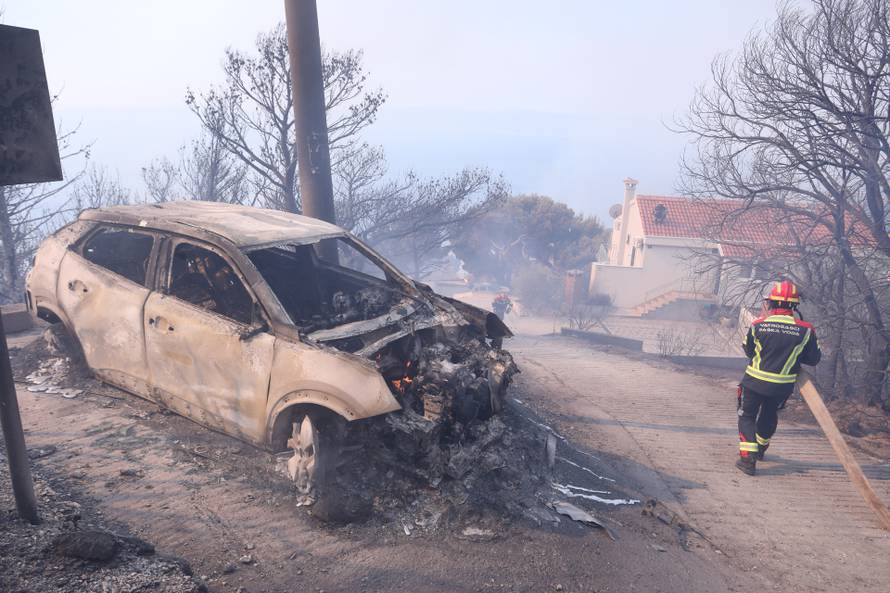 Pisak: Izgorjeli brojni automobili, zbog požara dignuta cijela županija da dođe u pomoć
