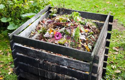 Napravite vlastiti kompost kod kuće za vrt: Topla metoda je brža, a kod hladnije priroda radi