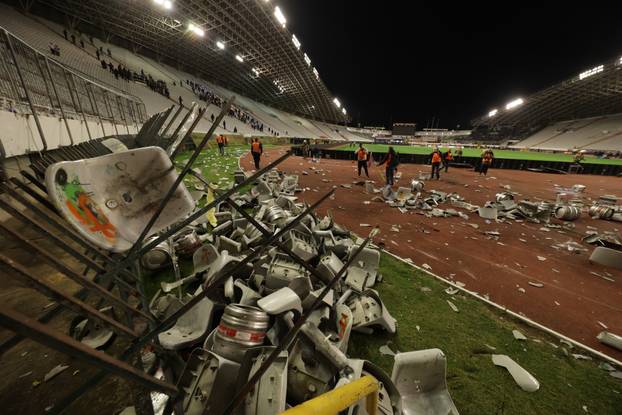 Split: Razbijene stolice nakon sukoba Torcide i policije 