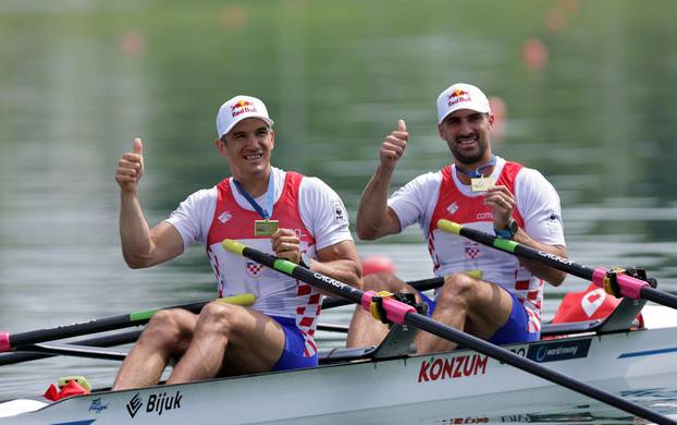 Zagreb: Braća Sinković  osvojili su  zlatnu medalju u dvojcu na pariće na Svjetskom veslačkom kupu