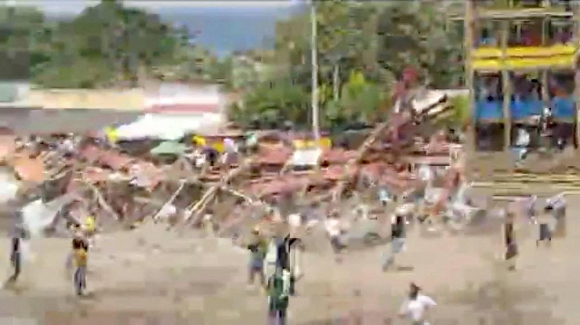 Stands collapse during the celebration of the San Pedro festivities in El Espina