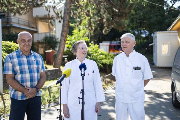 
Zagreb: Pukla cijev, voda prodrla u bolnički podrum u Rockefellerovoj