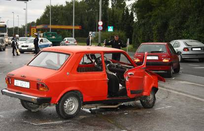 Zagreb: Troje ozlijeđenih u sudaru triju automobila