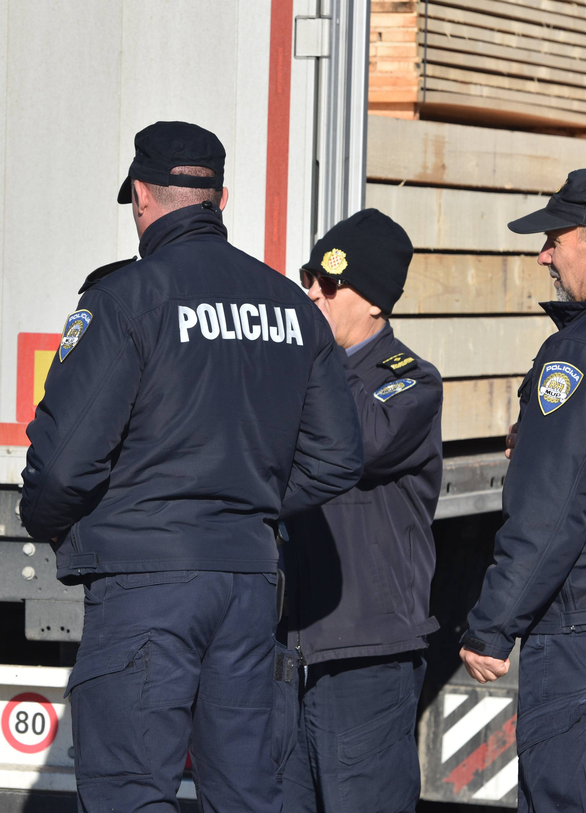 Migranti se ušuljali u kamion: Protjerat će ih iz Hrvatske...