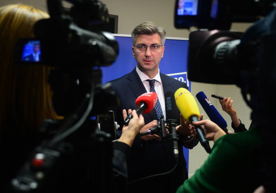 Zagreb: PlenkoviÄ se obratio medijima nakon sjednice u srediÅ¡njici HDZ-a