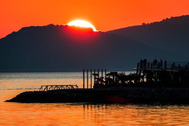 Zalazak sunca iznad Čiova promatran sa Žnjana