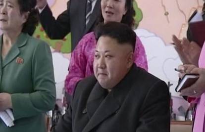 Kim Jong-un sa sestrom Kim Yo-jong posjetio sirotište 