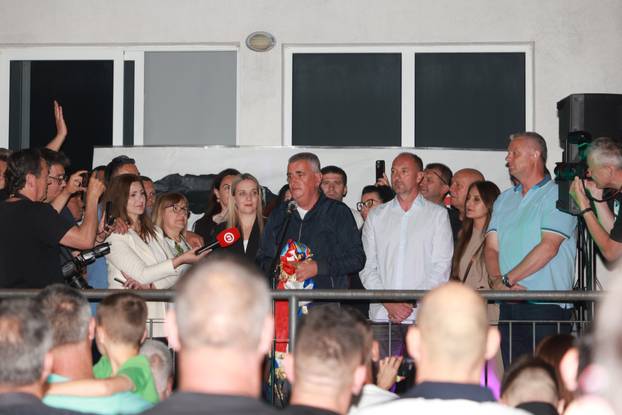 Sinj: Atmosfera u stožeru Mire Bulja nakon rezultata izbora
