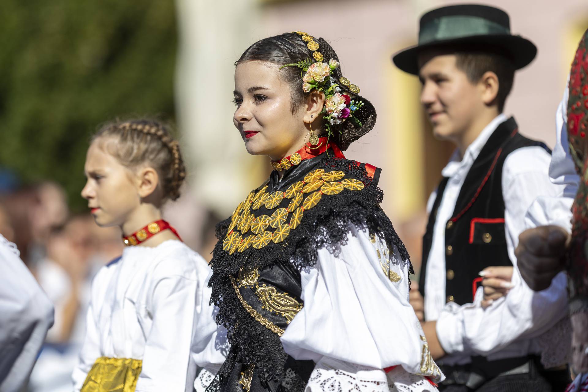 Svečani mimohod sudionika 59. Vinkovačkih jeseni