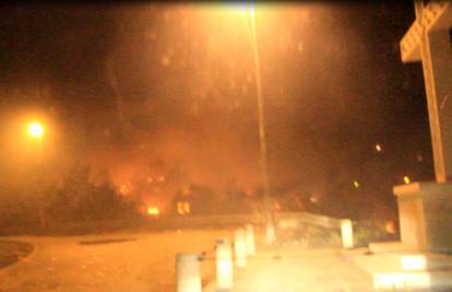 Lokaliziran požar u Žrnovnici, na otoku Šolti se vatra smiruje 