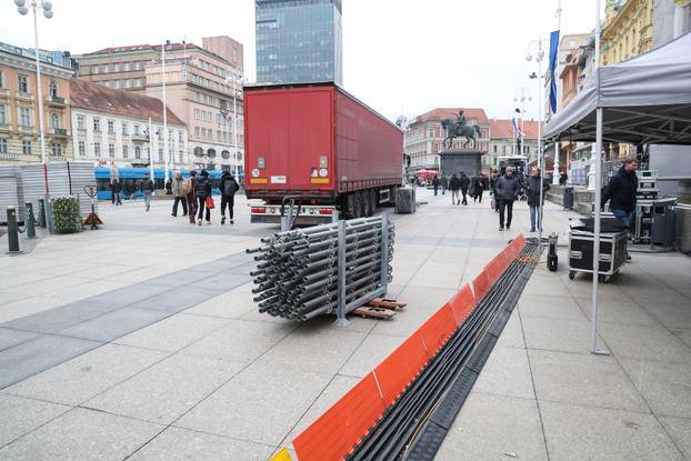Zagreb: U tijeku je postavljanje bine na glavnom Trgu gdje će biti organiziran doček rukometaša