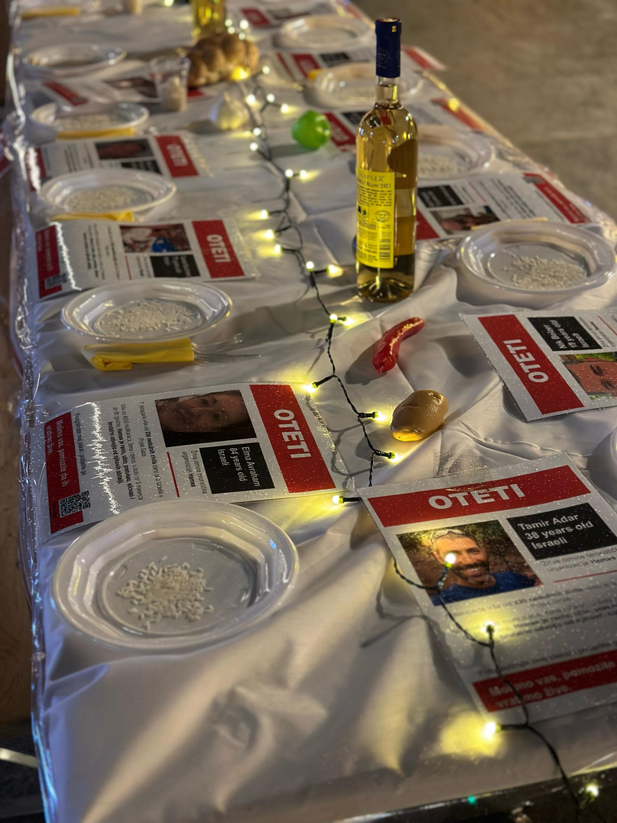 U Zagrebu postavili šabatni stol za otete Izraelce: 'Mnogi i dalje čekaju povratak svojih voljenih'