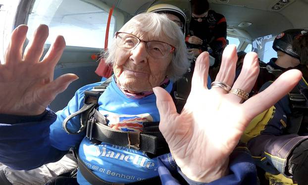 102-year-old becomes Britain's oldest sky-diver