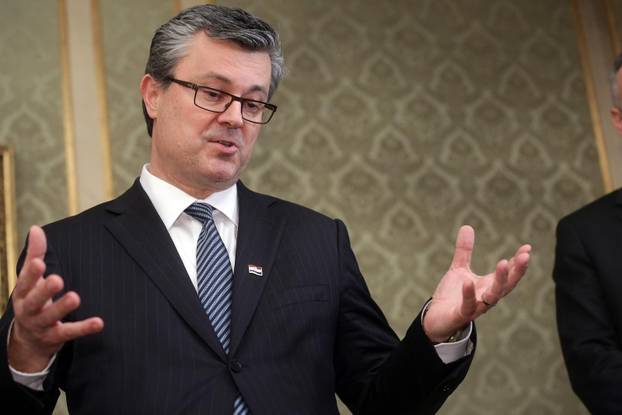 ARHIVA: 2016. Zagreb: Primopredaja vlasti izme?u Milanovi?a i Oreškovi?a u Banskim dvorima 