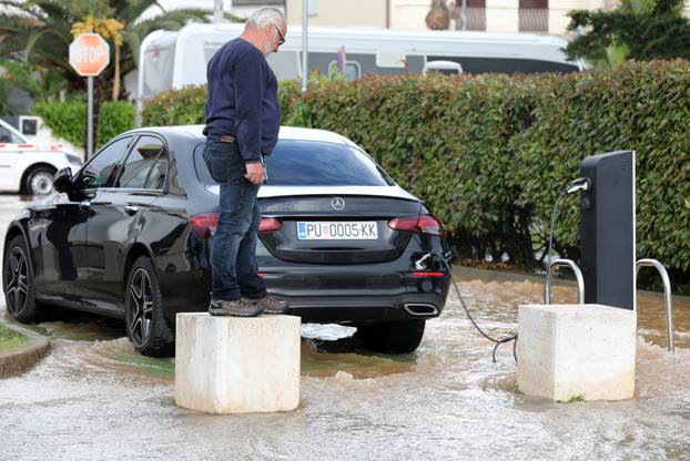 Potopljene ulice Medulina nakon jakog nevremena