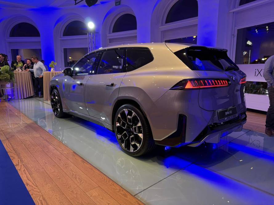 Novi BMW iX3 oduševio Top Gear: “Nema očitih mana, kvantni skok za električne aute”