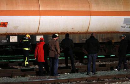 Varaždin: Iz vagona cisterne je curio plin, radnici sanirali kvar
