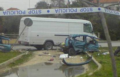 Sukošan: Kombi raspolovio Ford, mladi vozač poginuo