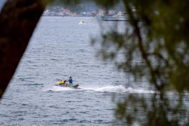 Zadar: Velik broj kupača na plaži Kolovare
