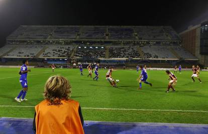 Dinamo pred šaćicom ljudi i dalje u 'šetnji' HNL-om...