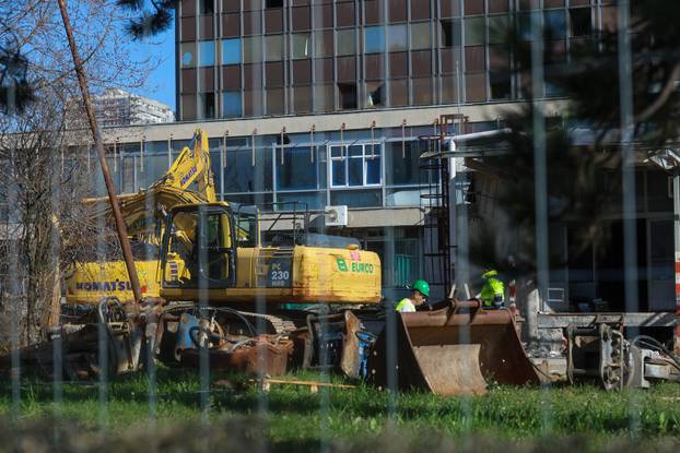 Zagreb: Bageri ruše popratni dio Vjesnikovog nebodera