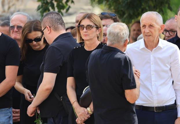Zagreb: Posljednji ispraćaj Luce Mamić, majke Stojana, Zdravka i Zorana Mamića