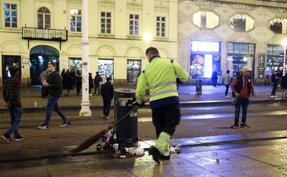 Zagreb: Smece na gradskim ulicama nakon proslave Nove godine