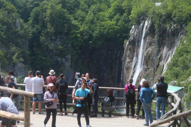 Turisti na Plitvicama