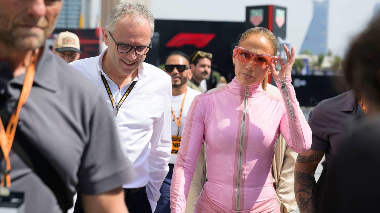 Kao Barbie: Baš svi su gledali u Jennifer Lopez na utrci Formule 1, utegnula se u lateks odijelo