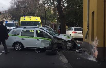 Užas u Rijeci: Taksijem pokosio dvije žene i zabio se u zid kuće