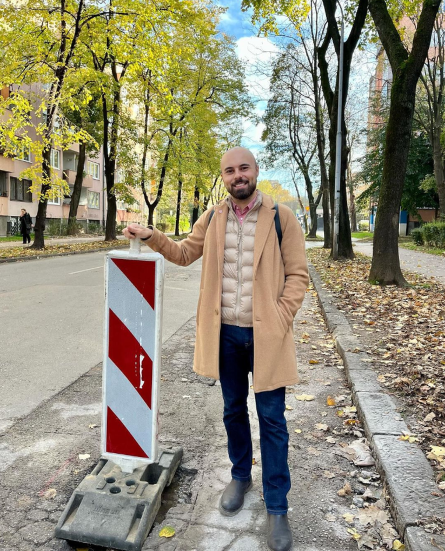 Rupi na cesti napravio proslavu rođendana: 'Mi već tri godine molimo vlasti da je saniraju...'