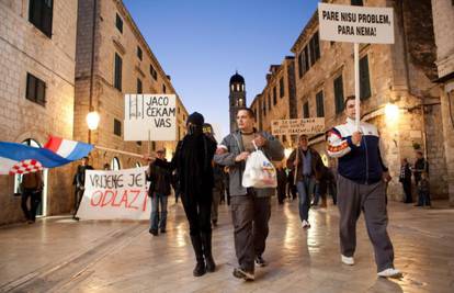 Prosvjed u Dubrovniku: 30-ak građana tražilo ostavku Vlade 