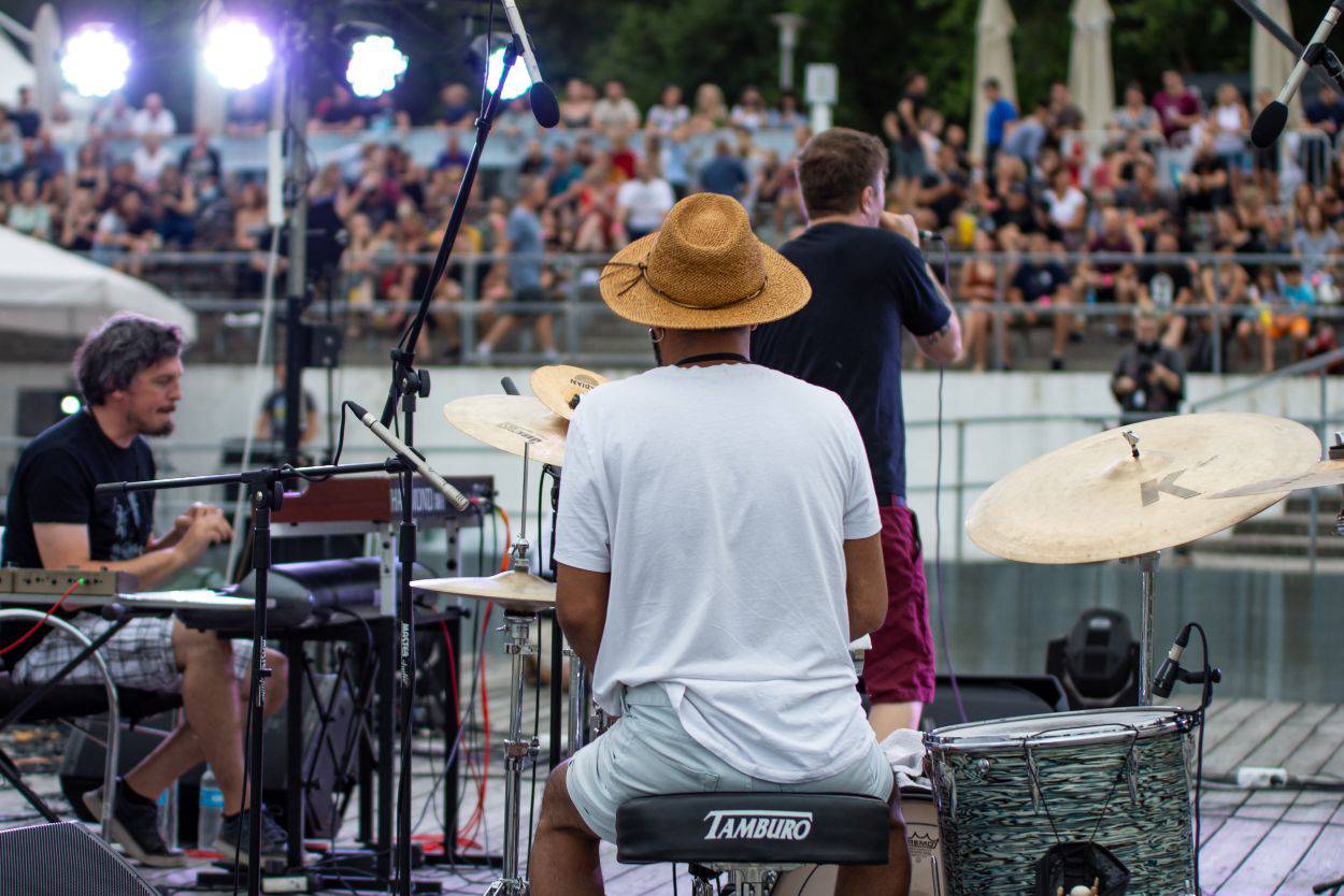 Koncert Ede Maajke i film Quo vadis, Aida? oduševili sve na zatvaranju Festivala tolerancije