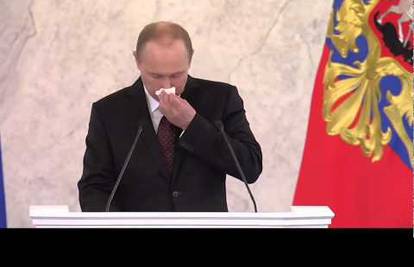 Urnebesni Putinov 'govor': Svi mu pljeskali, on šutio i kašljao